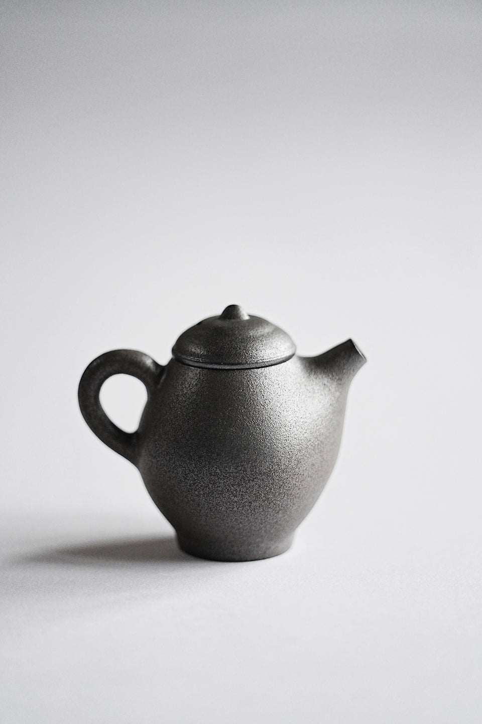 Plump Space Black Modern Teapot for Oolong Tea & Yancha