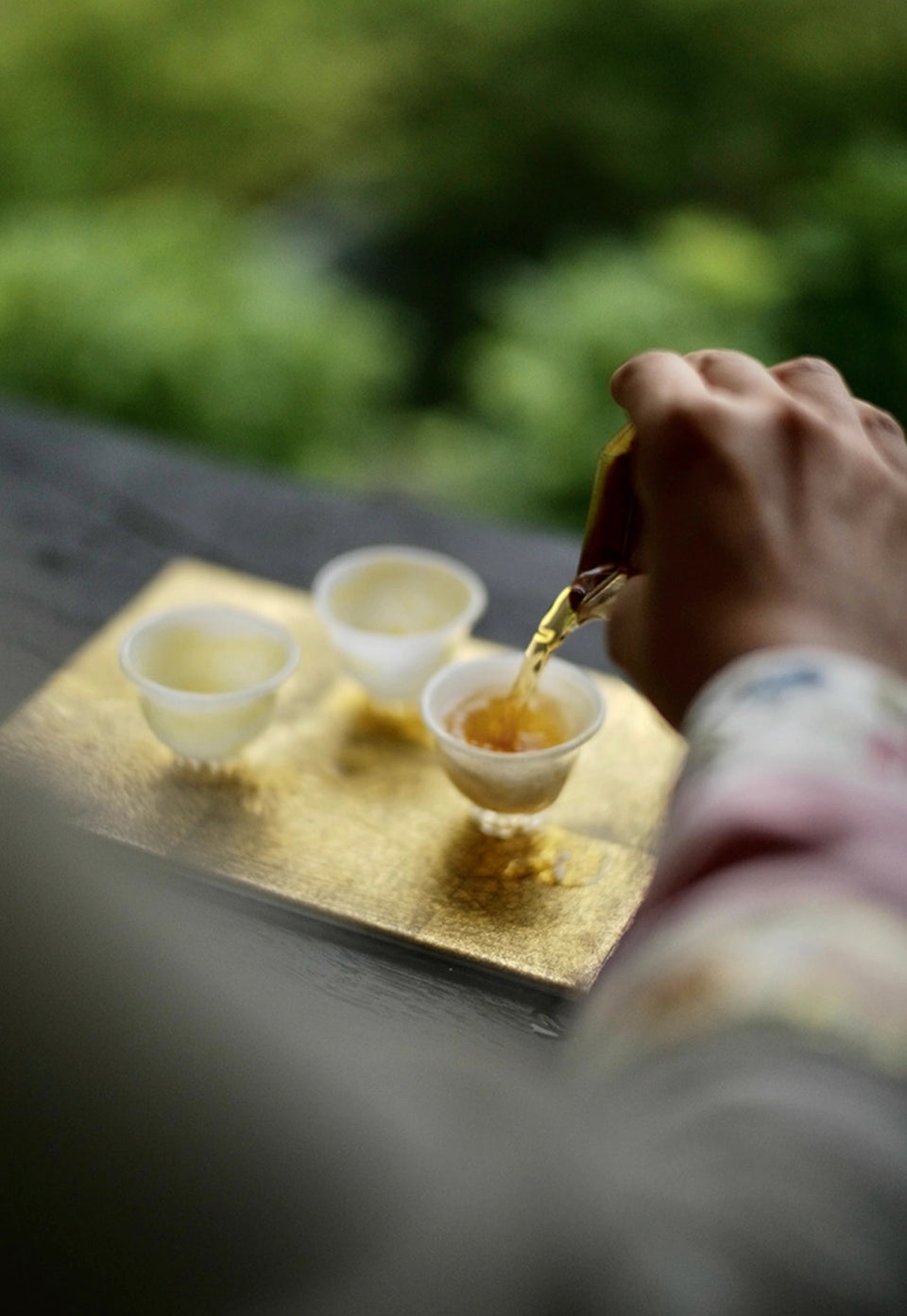 "Huang Lian" Square Glass Gongdaobei - Gold and Burnished Silver