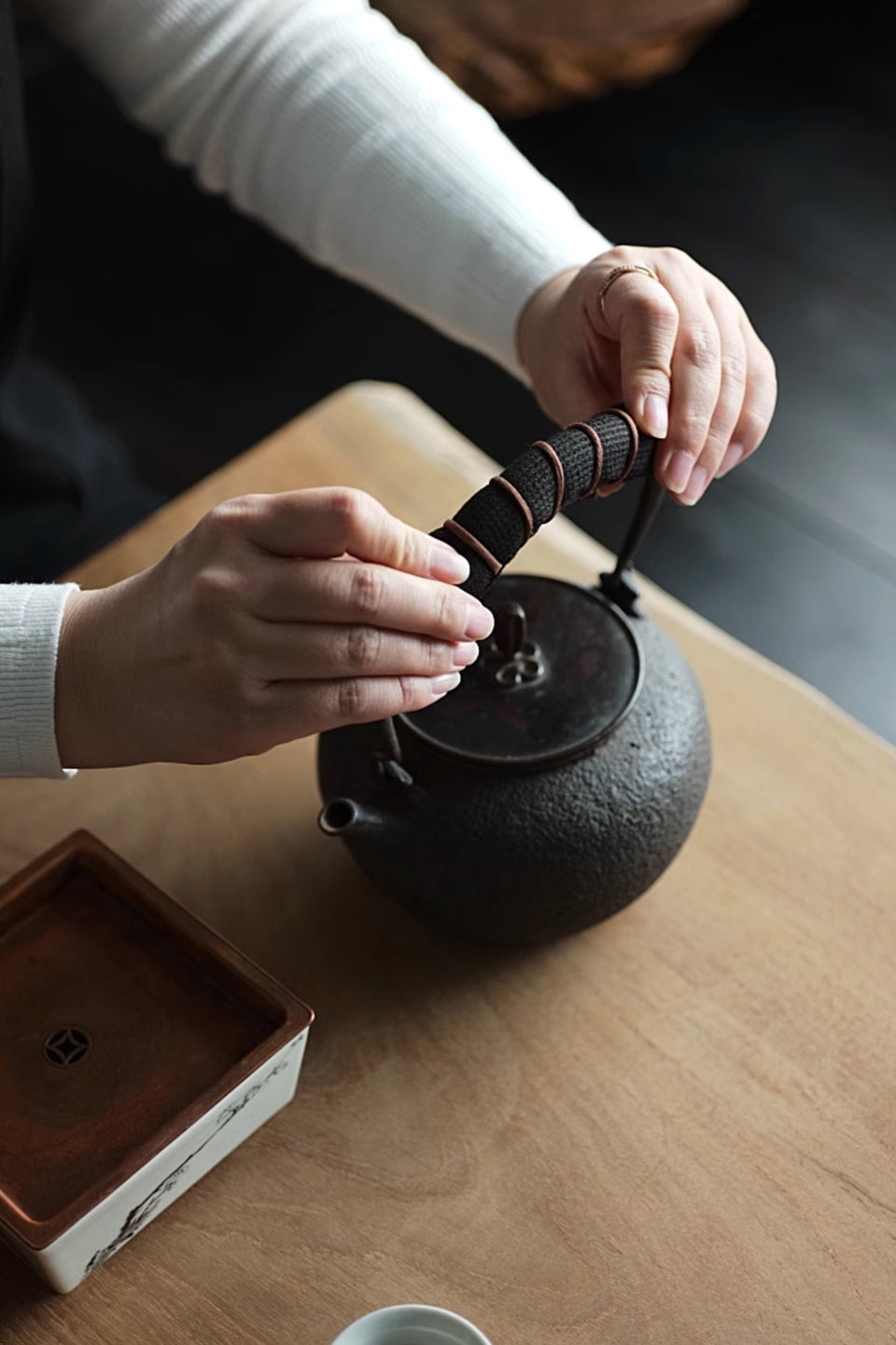 Xiangyun Silk Yarn Iron Teapot Handle Pad