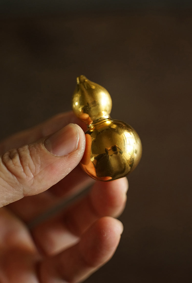 Small Gold-Glazed Gourd Tea Scoop Holder