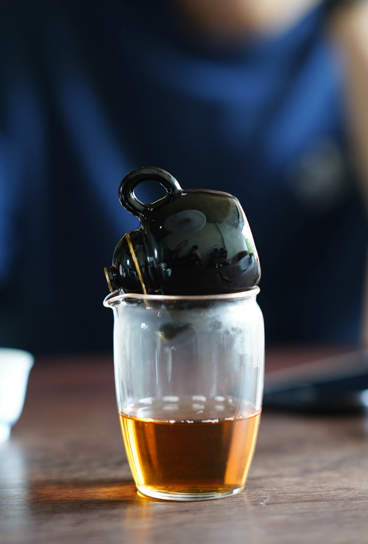 Elegant Rounded Glass Gongdaobei Share Cup