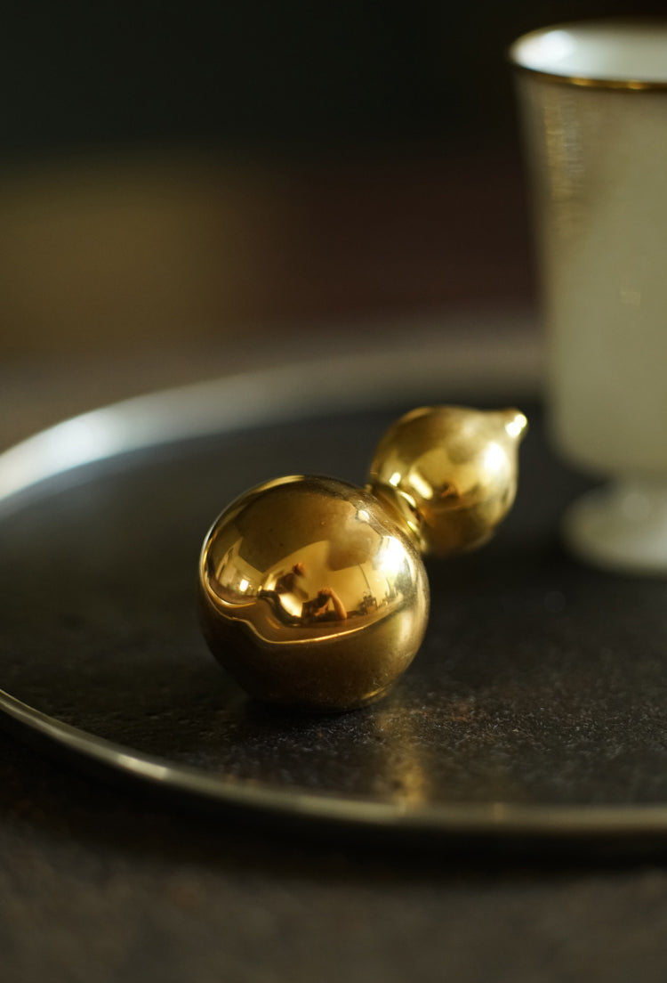Small Gold-Glazed Gourd Tea Scoop Holder