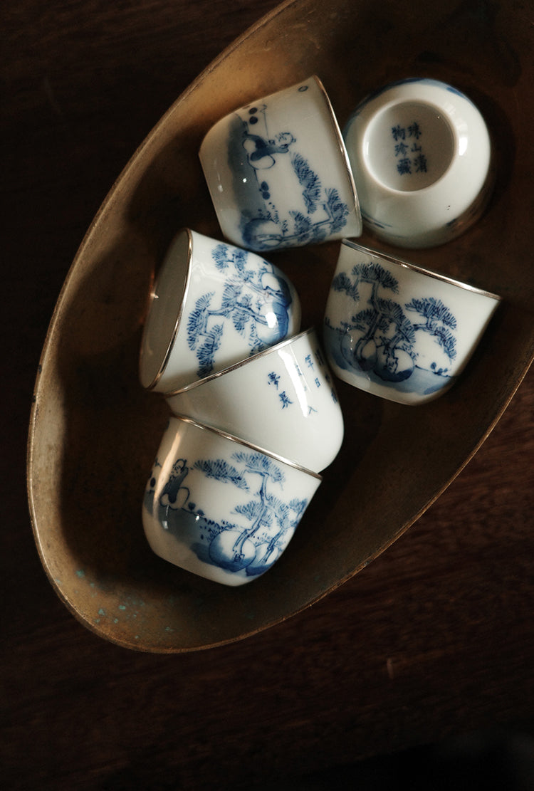 Bell-Shaped Qinghua Fisherman Teacup