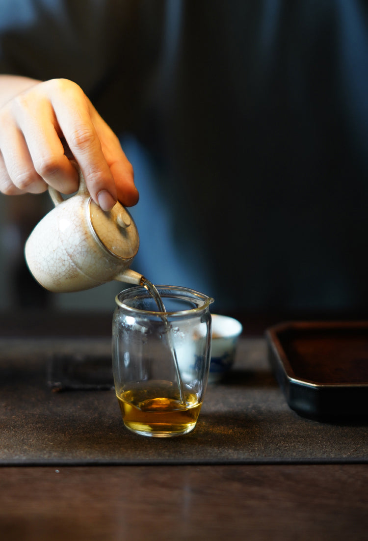 Elegant Rounded Glass Gongdaobei Share Cup