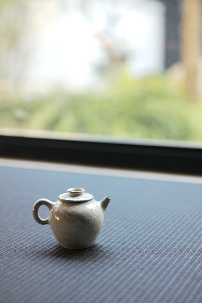 White Powder-Glazed Simple Teapot