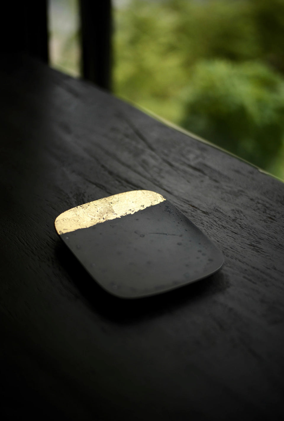 Deep Black and Gold Hucheng