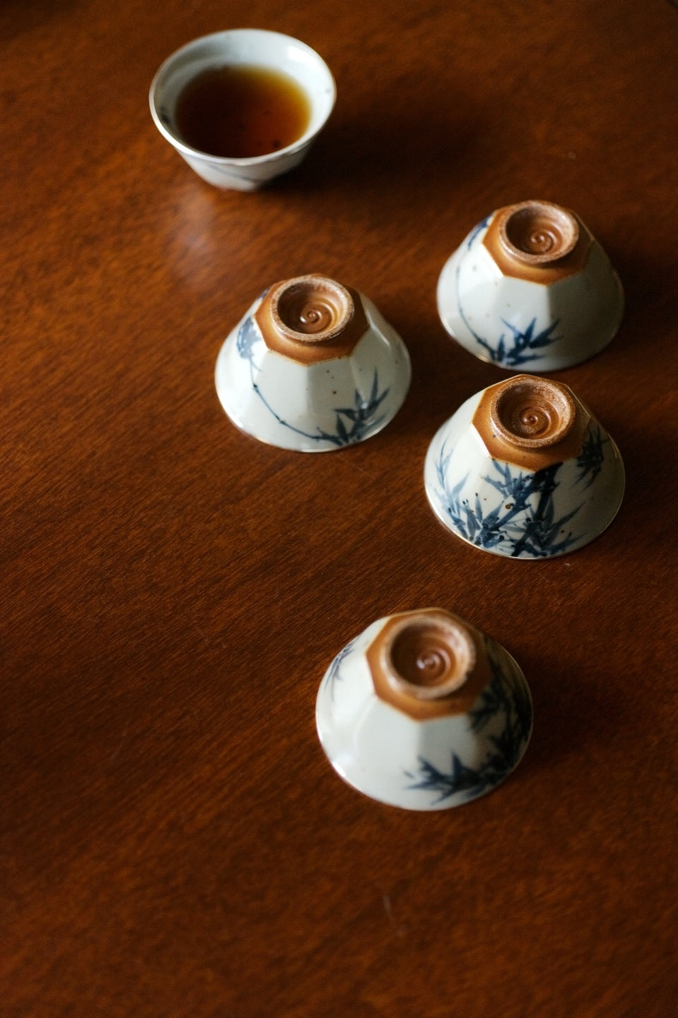 "Bamboo Shadows" Qinghua Host Teacup with Silver Rim