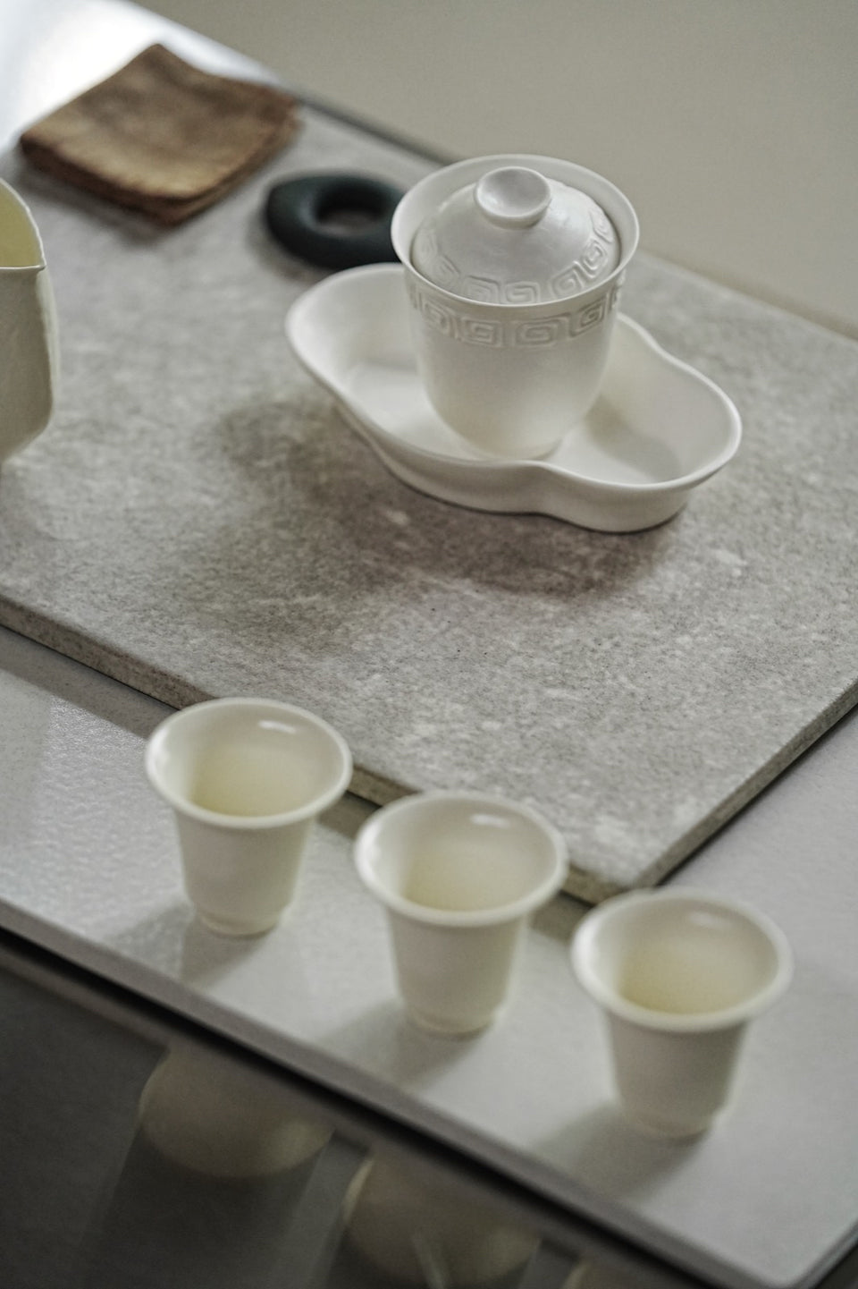 Begonia HuCheng Tea Tray | White Ceramic