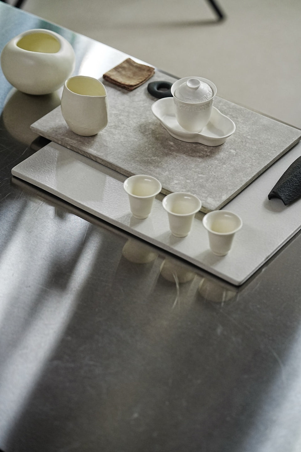 Begonia HuCheng Tea Tray | White Ceramic