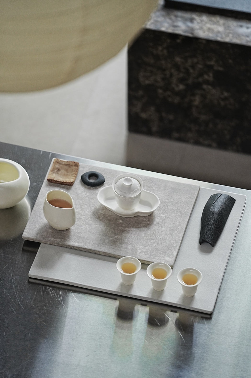 Begonia HuCheng Tea Tray | White Ceramic