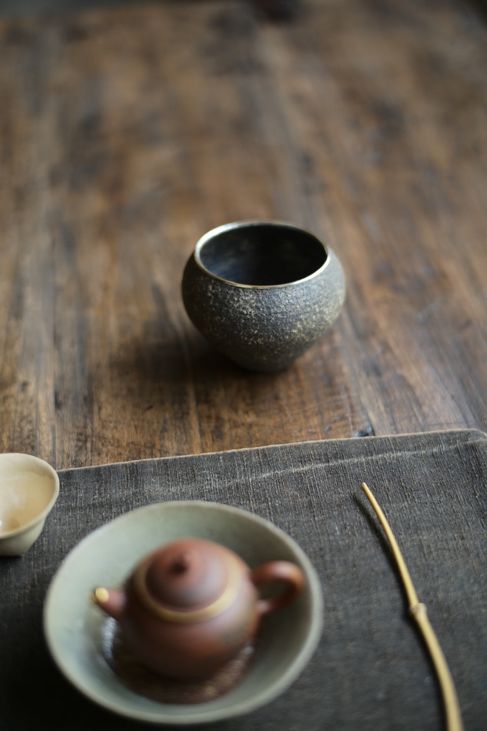 Natural Earth "Enso" Jianshui with Silver Rim