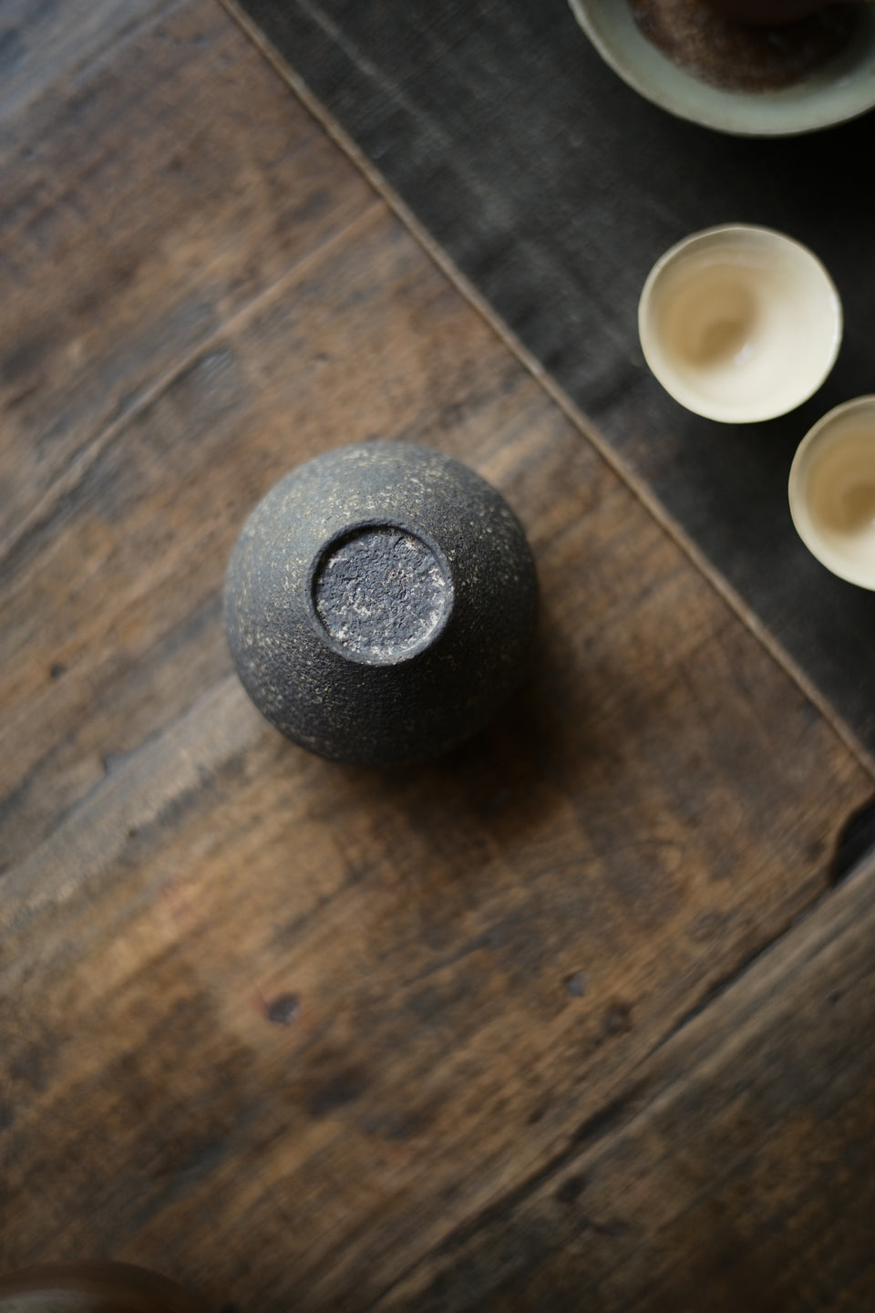 Natural Earth "Enso" Jianshui with Silver Rim