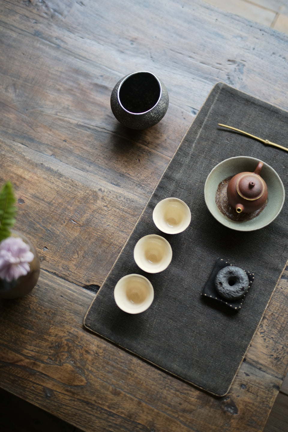 Natural Earth "Enso" Jianshui with Silver Rim