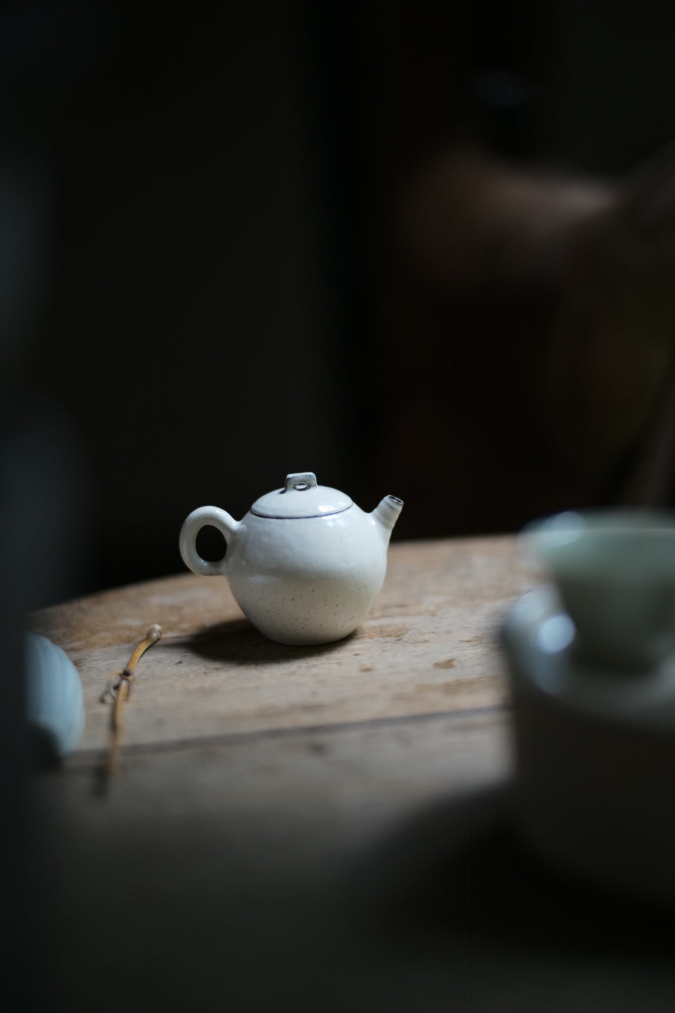 White Fenyin powder glazed teapot by Chengwei