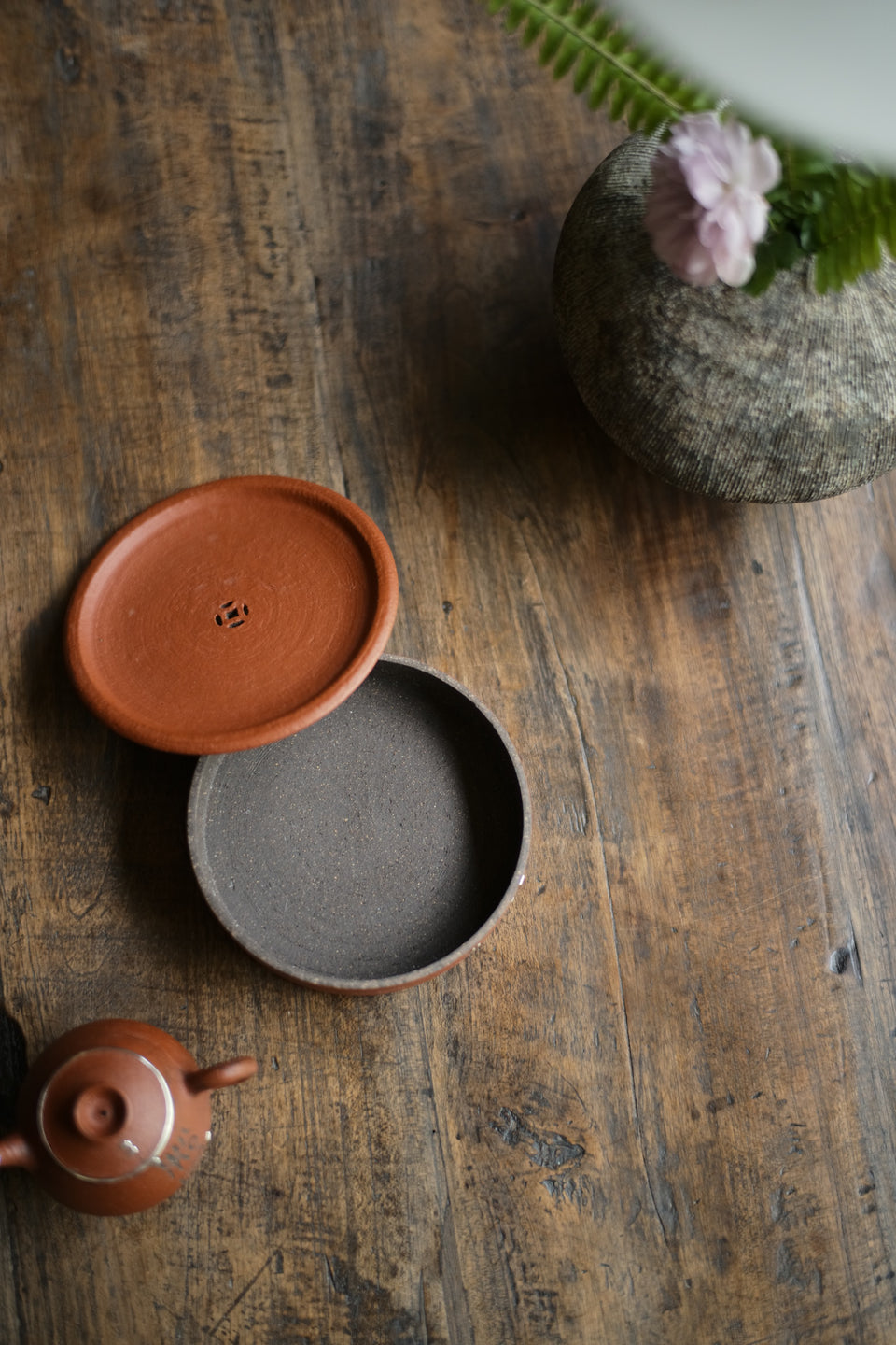 Kintsugi and Calligraphy Hucheng