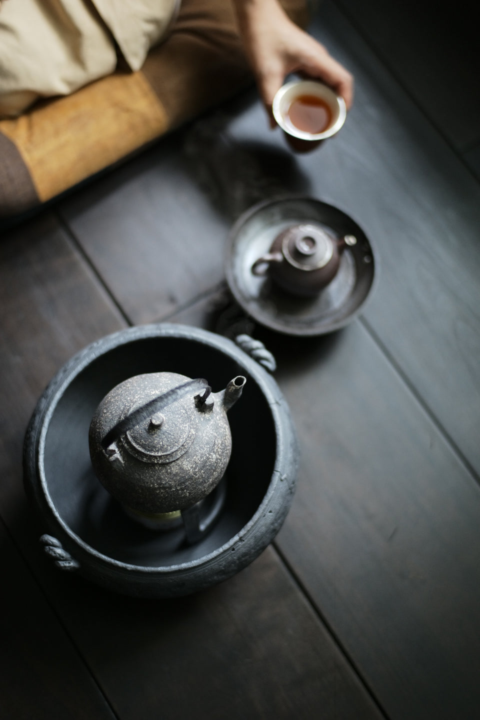Natural Earth Sanwan 3-Bend Neck Tea Kettle by Cheng Wei