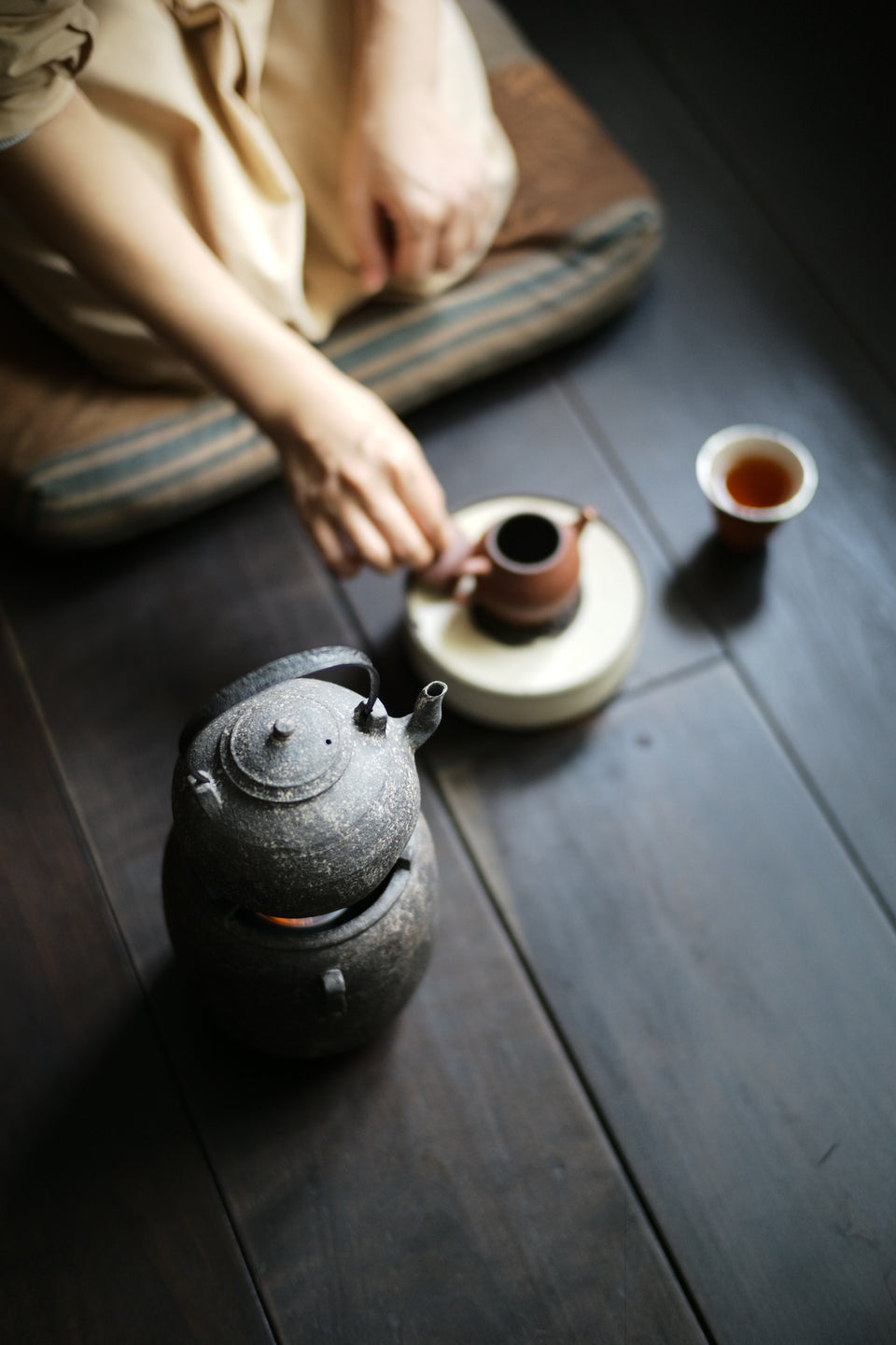 Natural Earth Sanwan 3-Bend Neck Tea Kettle by Cheng Wei