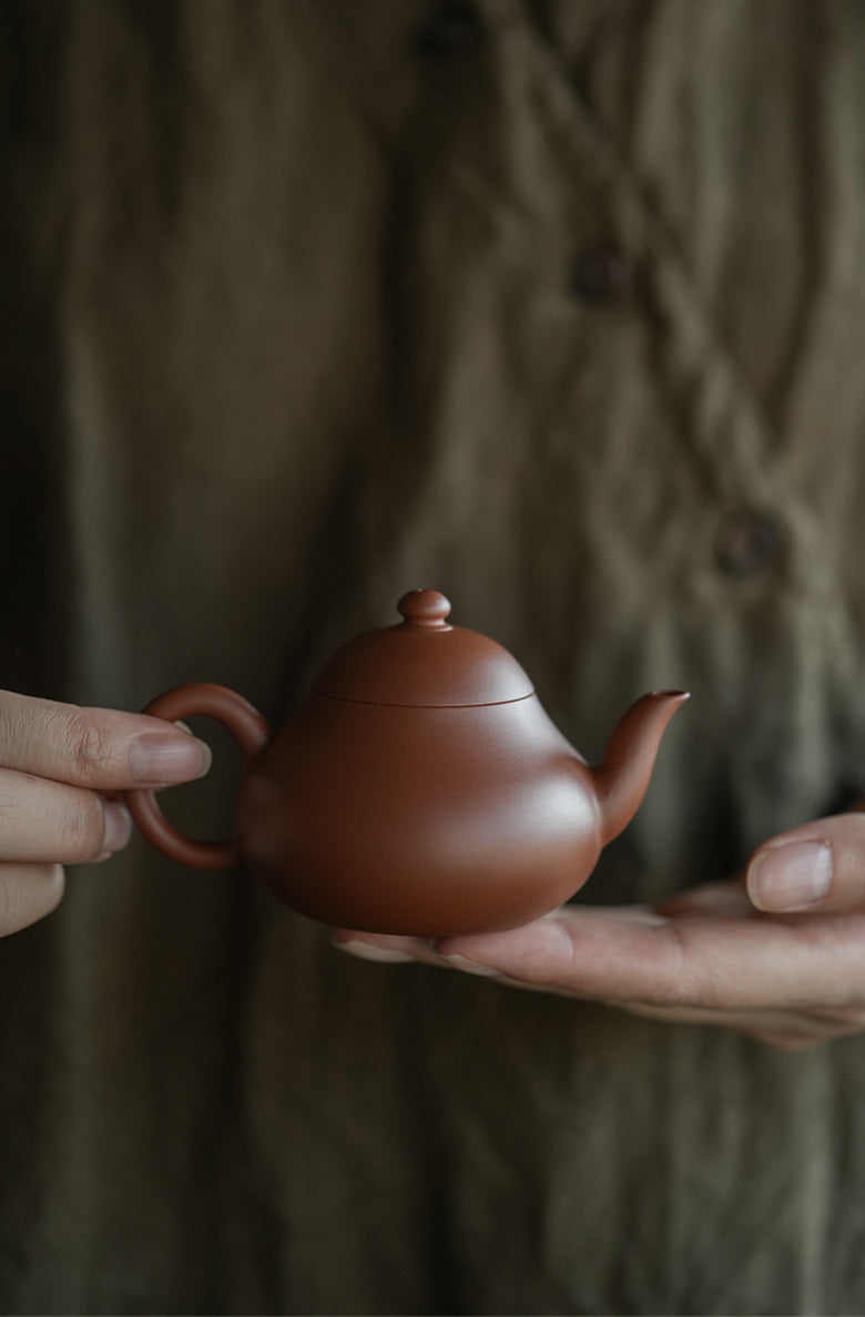 Chaozhou Pear-Shaped Hand-Thrown Teapot