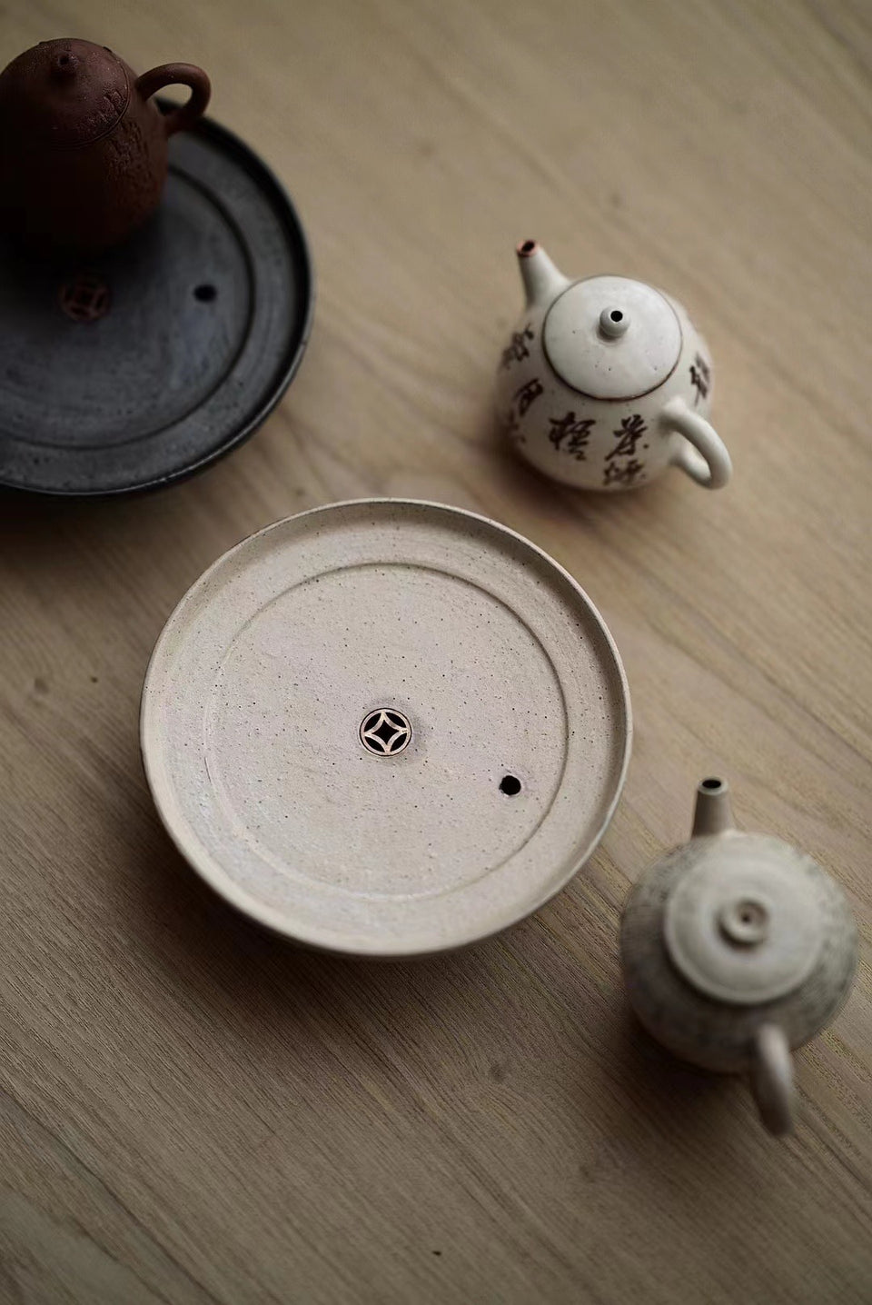 Tall Hucheng with Coin-Shaped Drain