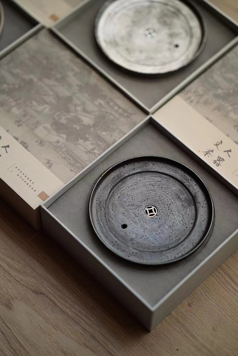 Tall Hucheng with Coin-Shaped Drain
