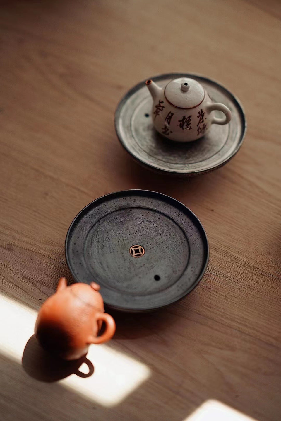 Tall Hucheng with Coin-Shaped Drain
