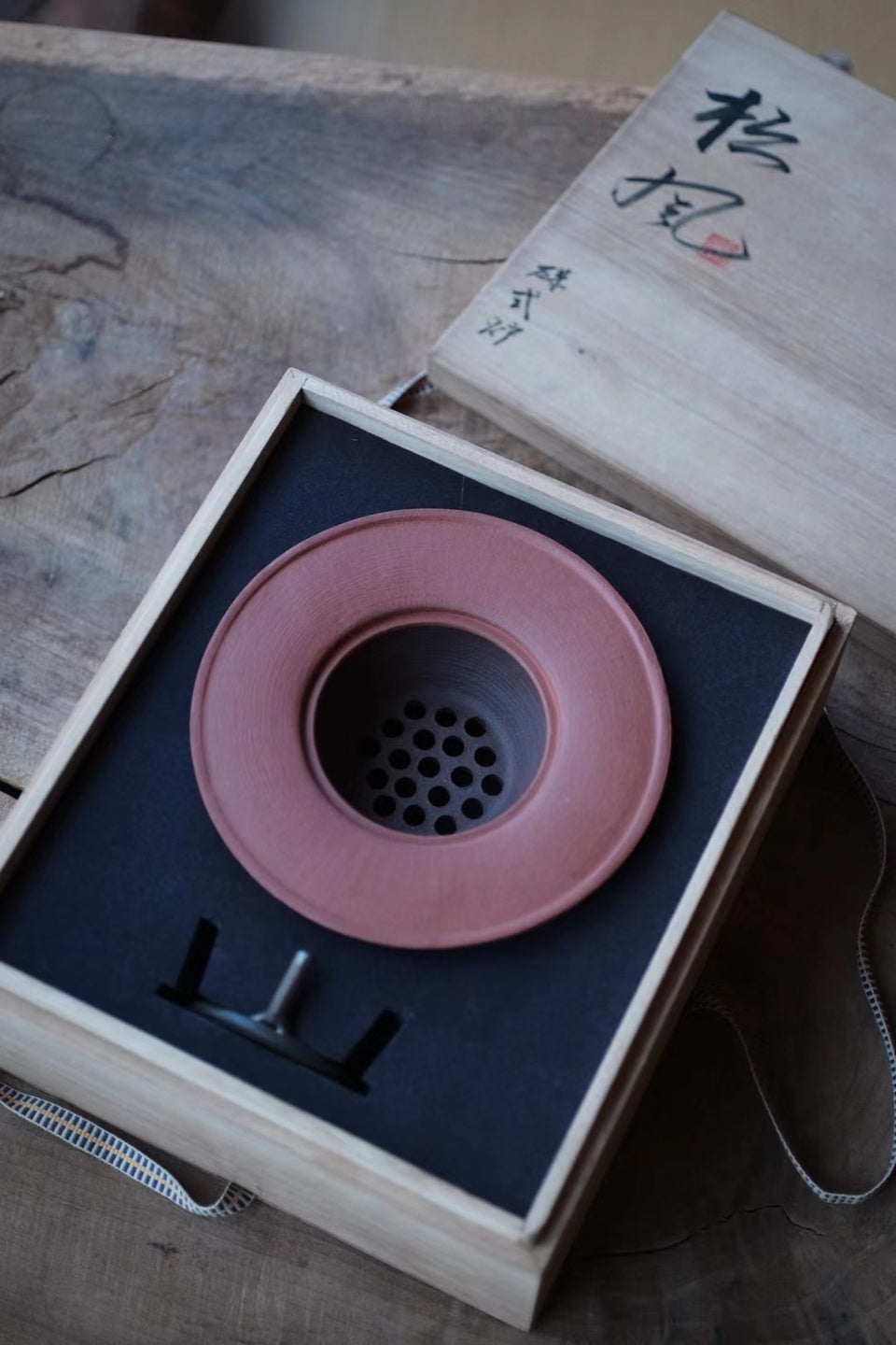 Wrought Iron and Ceramic Fenglu Stove - Red or Black