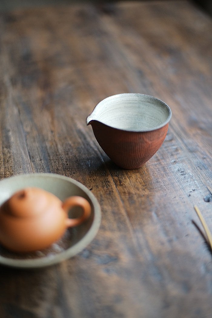 Refined Red & White and Black & White Gongdaobei Share Cup