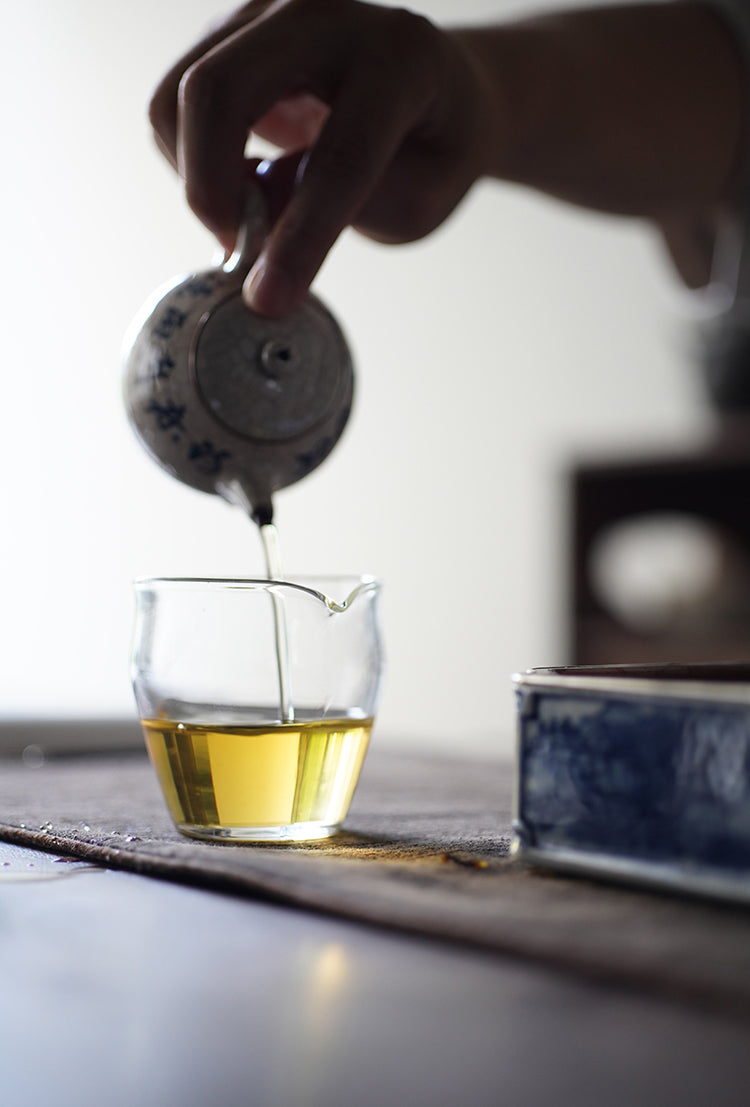 Elegant Rounded Glass Gongdaobei Share Cup