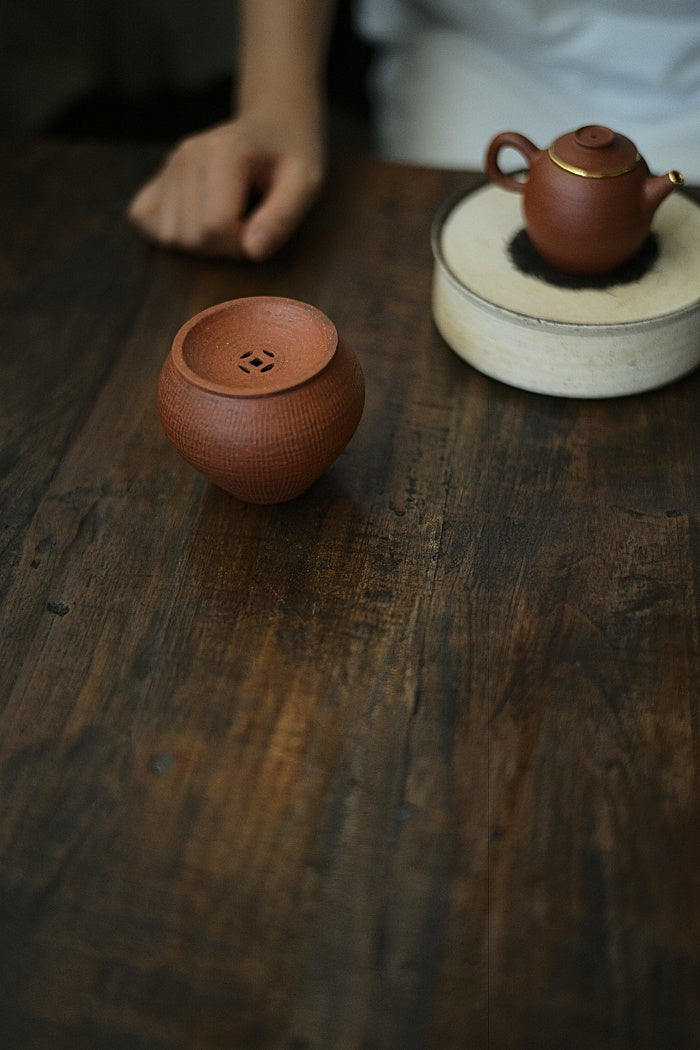 Clay Lid JianShui in Red or Black by Cheng Wei