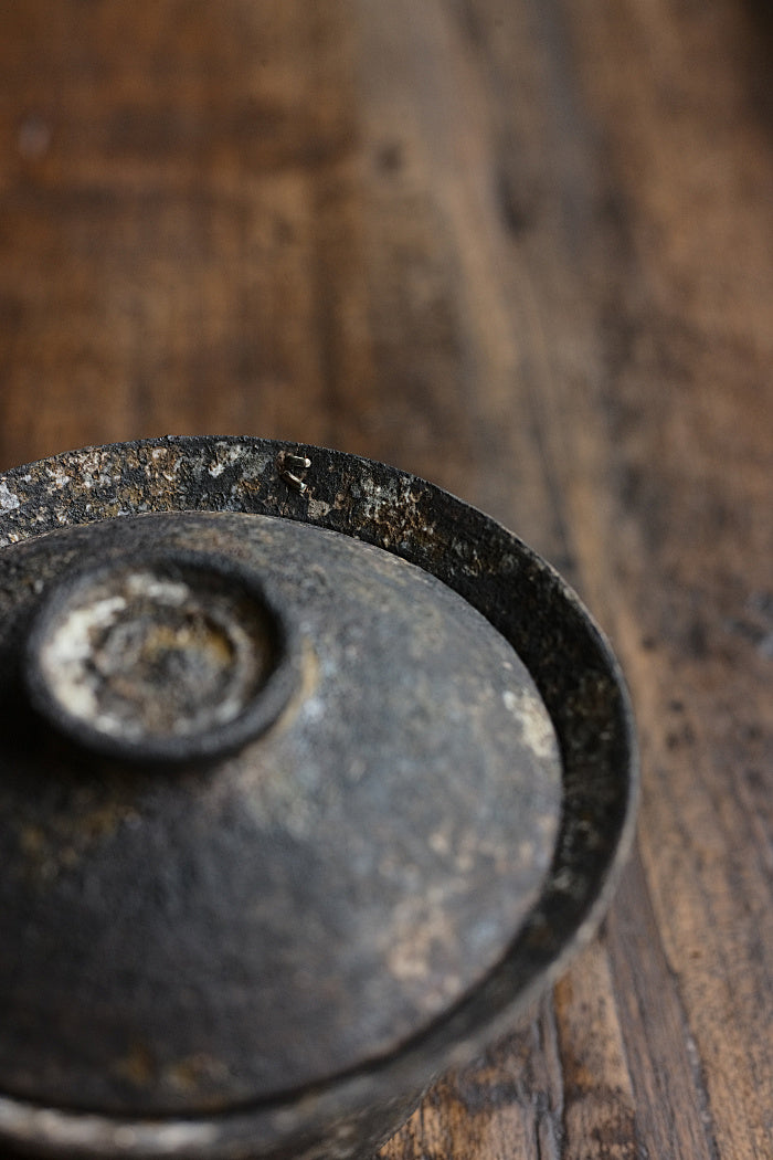 Natural Earth Gaiwan with Kintsugi Silver Nails by Cheng Wei