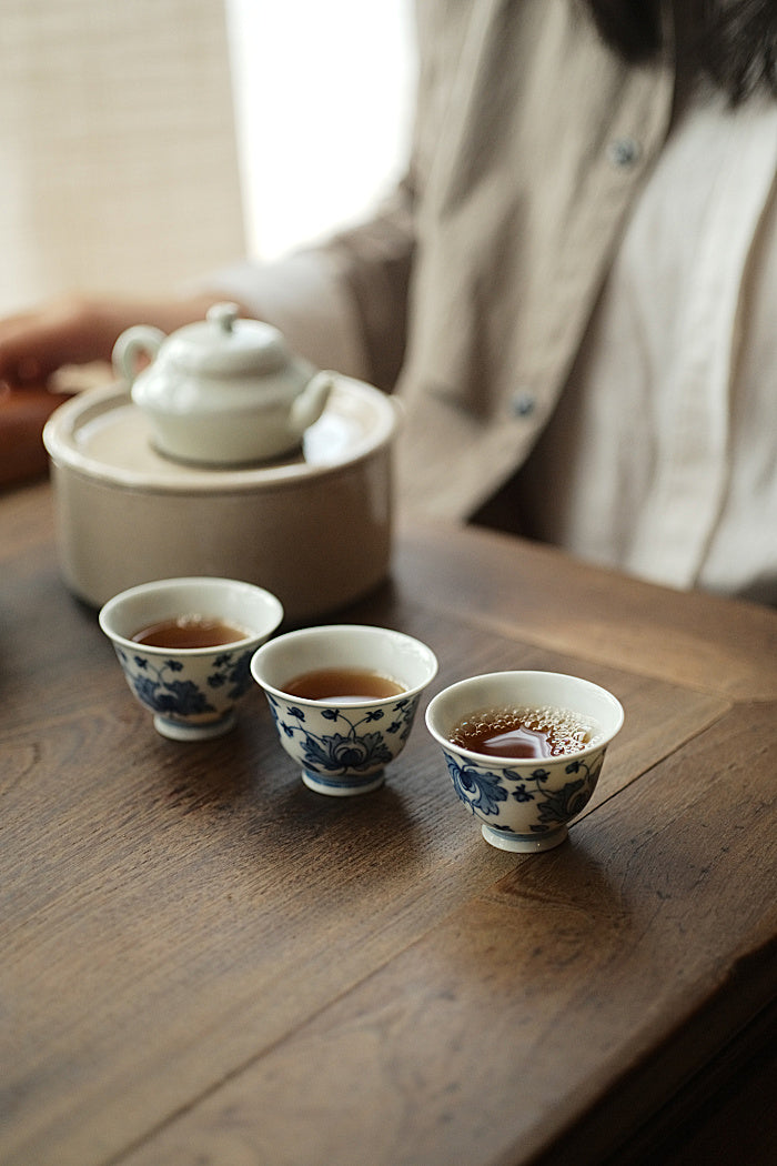 Tangled Branches "Chan Zhi" Blue & White Qinghua Teacup