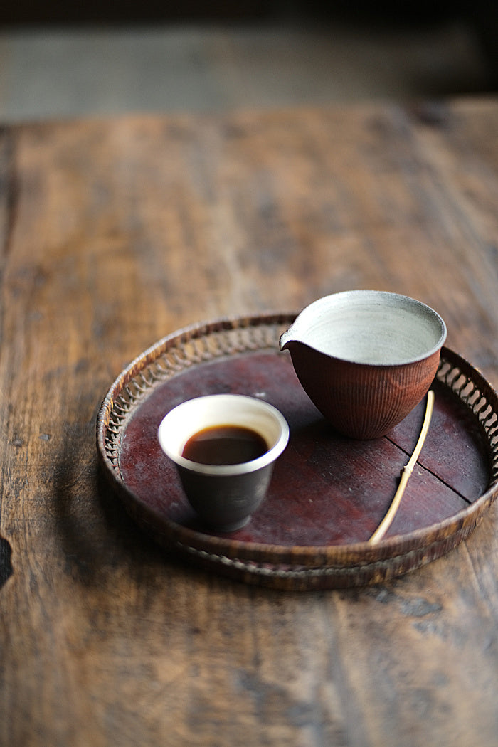 Refined Red & White and Black & White Gongdaobei Share Cup
