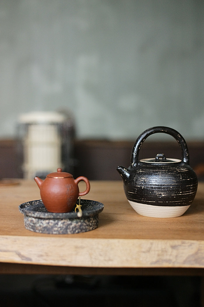 Black and White Short-Neck Tea Kettle