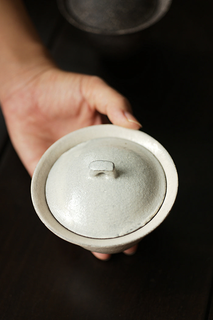 程偉作 オフホワイトの粉釉蓋碗