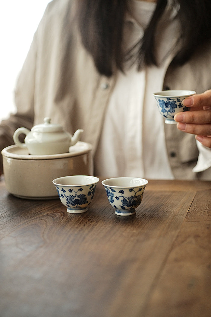 Tangled Branches "Chan Zhi" Blue & White Qinghua Teacup