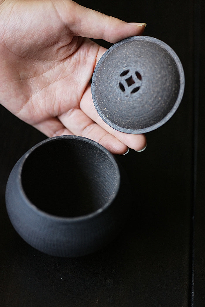 Clay Lid JianShui in Red or Black by Cheng Wei