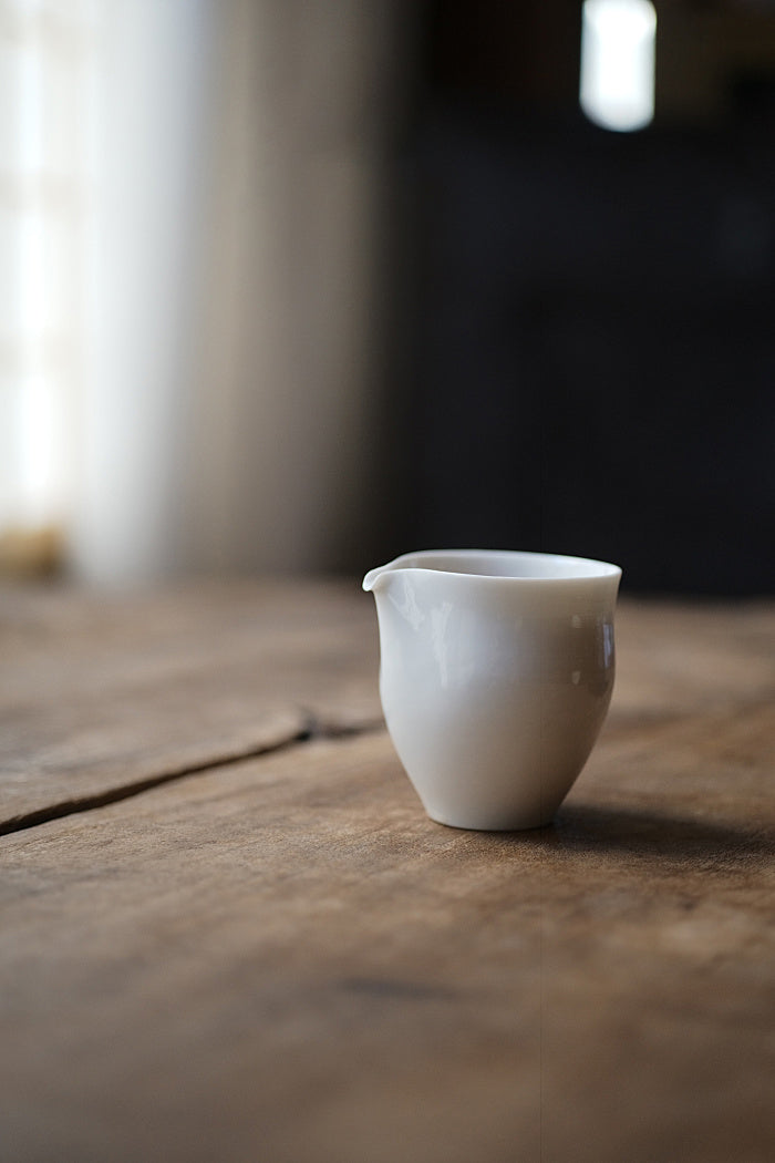 Handcrafted White Porcelain Gongdaobei by Xin Shou Zuo