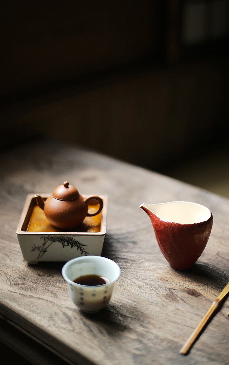 Red & White Gongdaobei with Carved Hexagon Texture