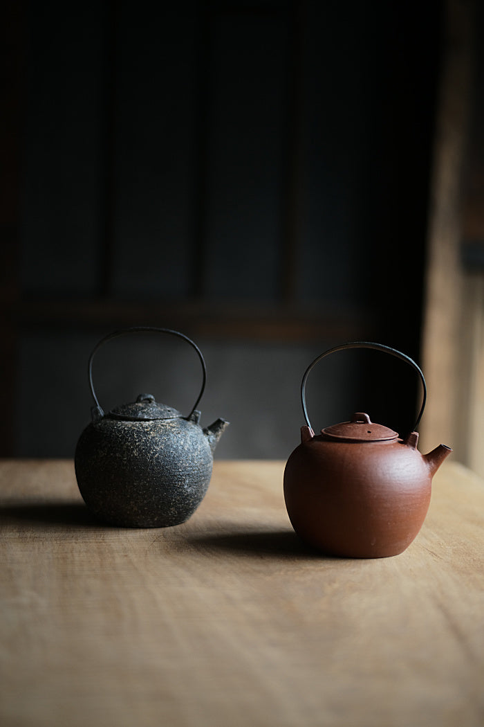 Large Red Round Tea Kettle with Iron Handle 900ml