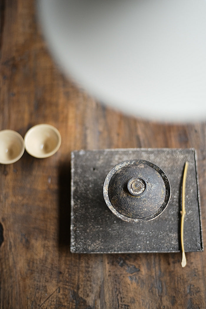 Natural Earth Gaiwan with Kintsugi Silver Nails by Cheng Wei
