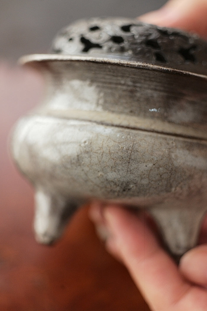 Song-Dynasty Style Tripod Incense Burner - Gray Crackle Glaze