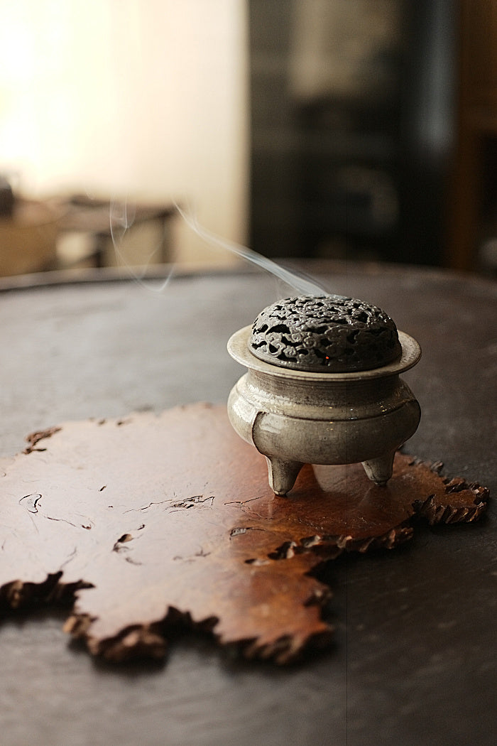 Song-Dynasty Style Tripod Incense Burner - Gray Crackle Glaze