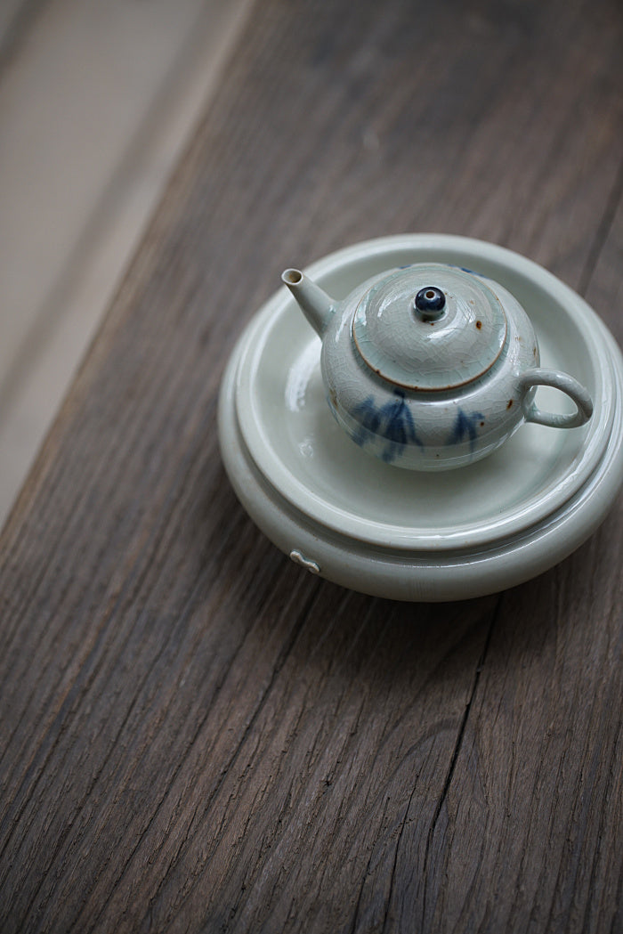 Elegant Ash-Glazed Hucheng with Coin-Motif Hole and Round Body