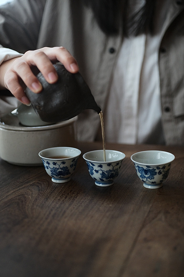 Tangled Branches "Chan Zhi" Blue & White Qinghua Teacup