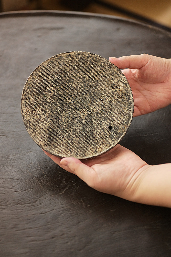 Rough Etched & Aged Round Hucheng