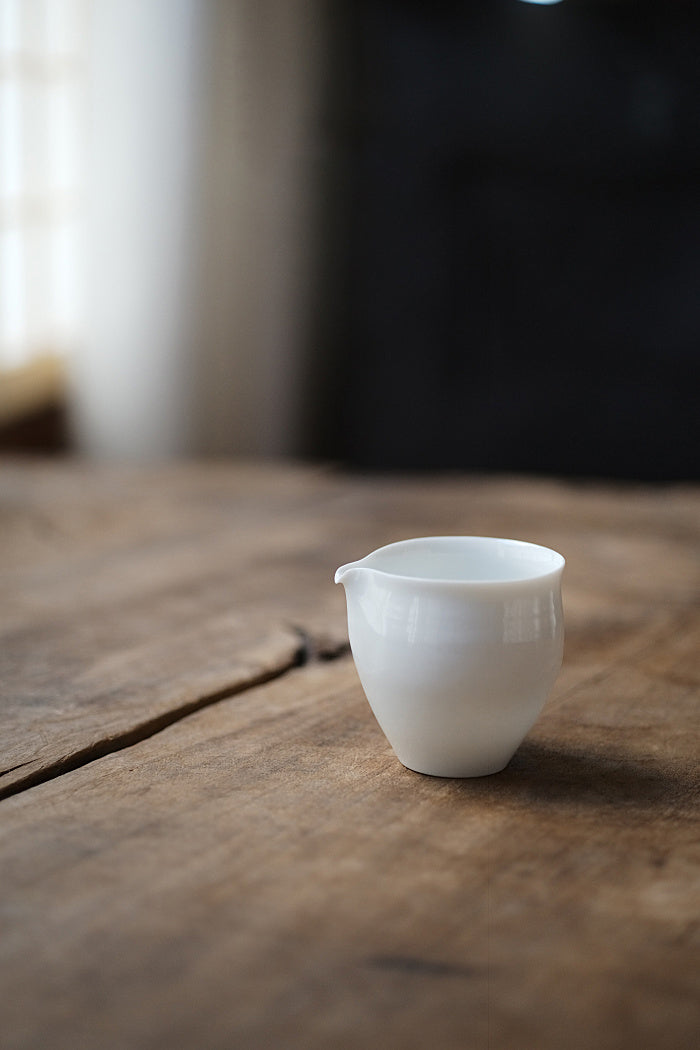 Handcrafted White Porcelain Gongdaobei by Xin Shou Zuo