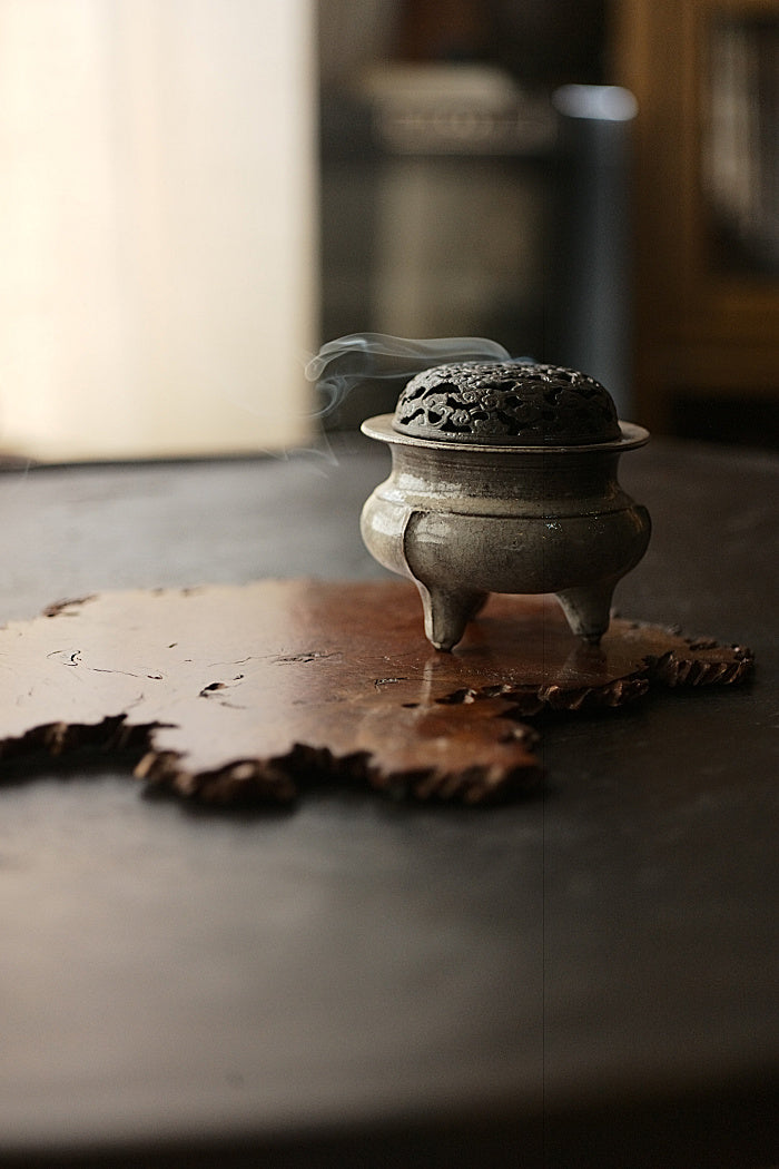 Song-Dynasty Style Tripod Incense Burner - Gray Crackle Glaze