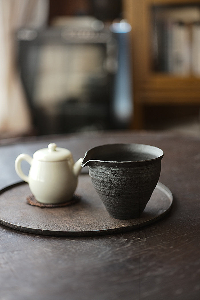 Patterned Black Clay Gongdaobei Pitcher (Cheng Wei)