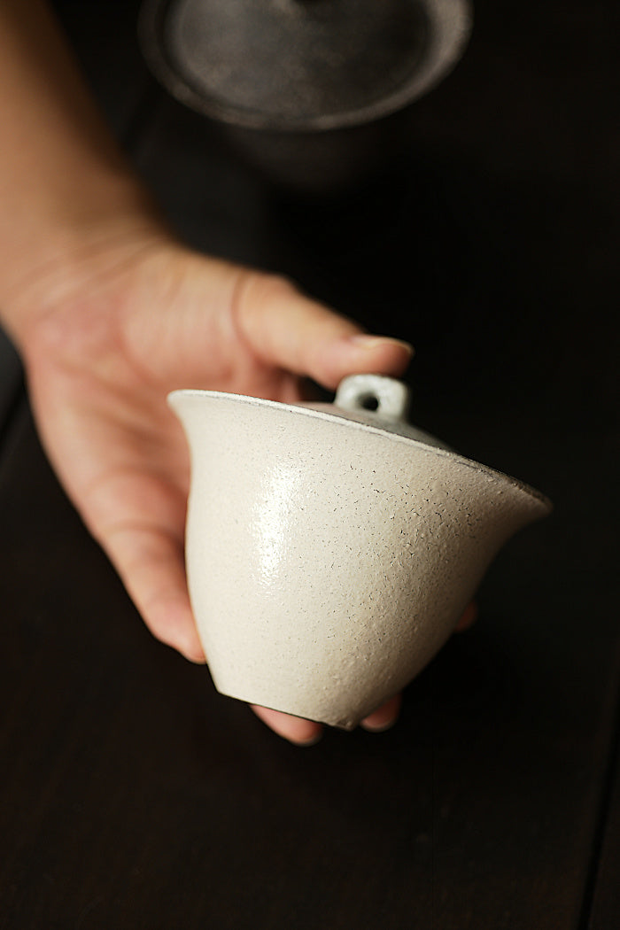 程偉作 オフホワイトの粉釉蓋碗