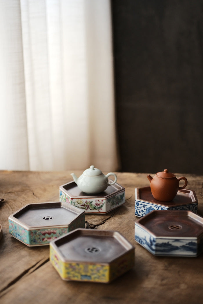 Hexagon Porcelain Hucheng with Coin-Shaped Copper Cover